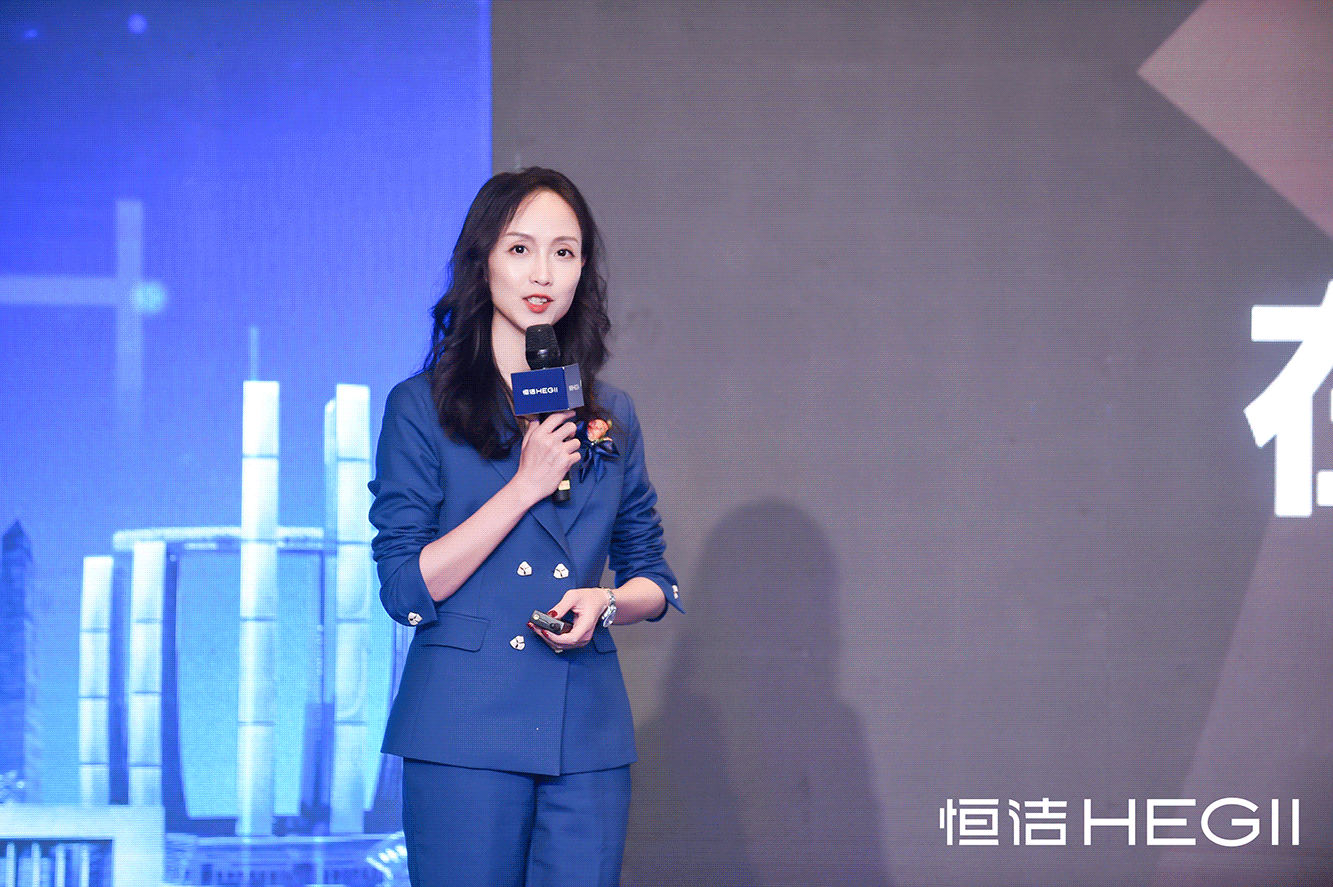 8、GIF優居新聞全國總編黃小容、網易家居執行主編羅會俊.gif